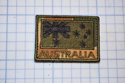 a patch with a picture of a bow on it