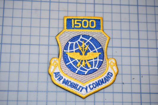 a military patch with the number "1500" and the words "AIR MOBILITY COMMAND" on it.