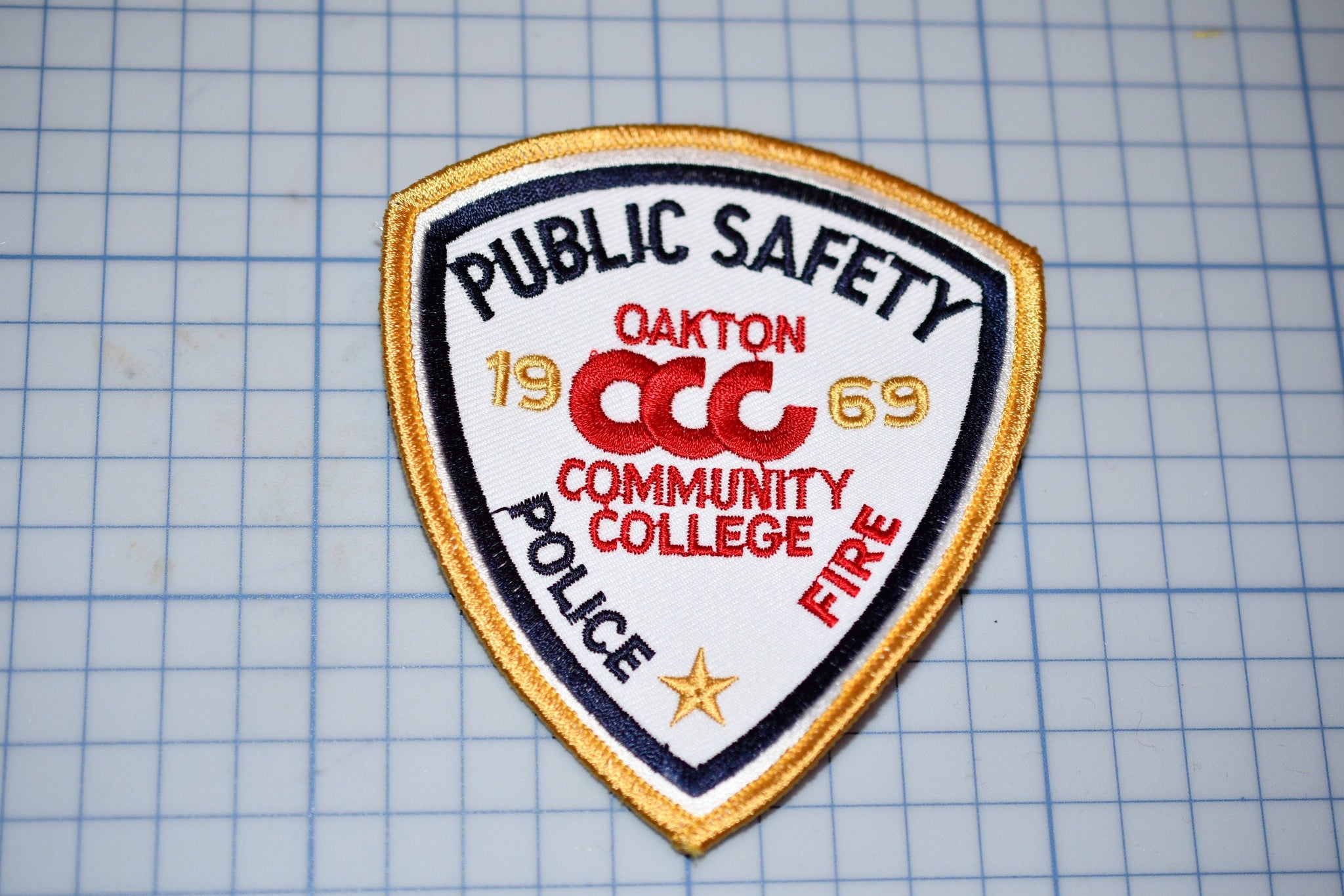 Oakton Illinois Community College Public Safety Patch (S3-277)